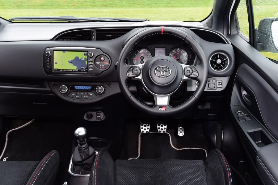 Торпедо Toyota Yaris GRMN 2017 года  (UK) (фото 3 из 15)